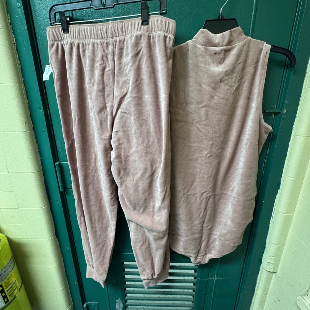 Gap Pink 2 piece velour jogger set. Top is size XL tall. Bottoms are size L NWT - Picture 9 of 15
